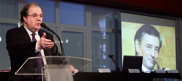 Herrera interveniene en el homenaje a Carnero