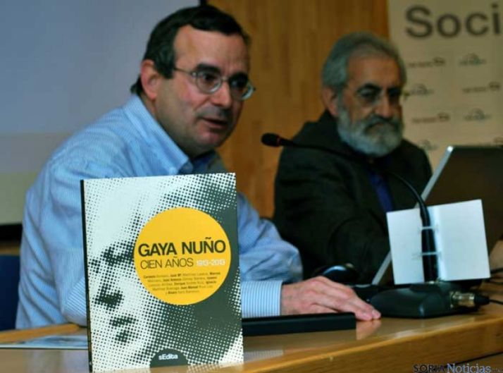 El libro junto a De Lózar y Molinero.