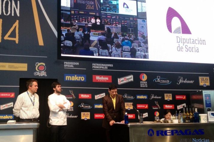 Oscar García (ctro.) momentos previos a su lección magistral.