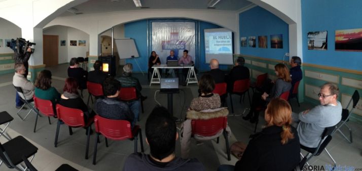 Imagen de la visita de FOES a la sede de El Hueco.