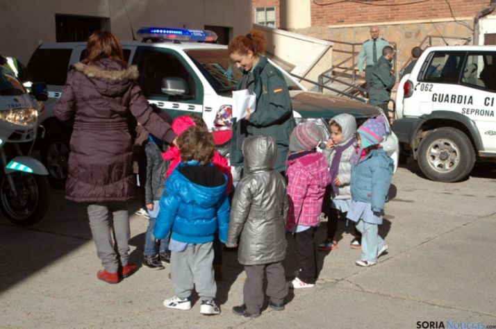 Los niños del Doce Linajes disfrutaron con la visita