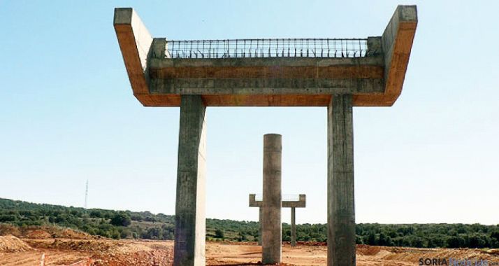 Una de las infraestructuras sin concluir en la A-2.
