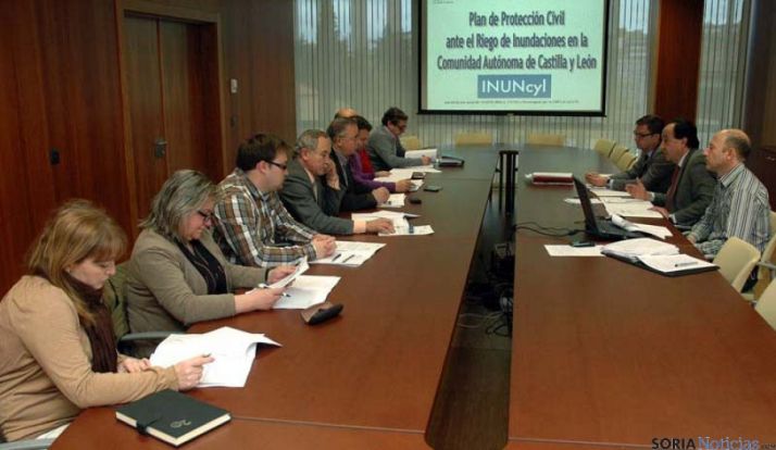 Un momento de la reunión con alcaldes. / Jta.