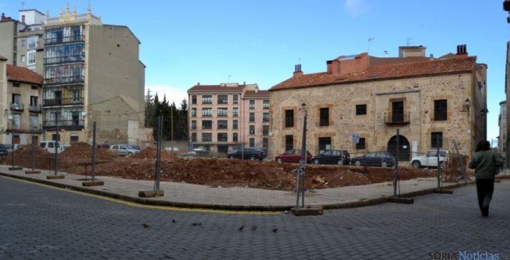 Plaza del mercado donde se ve al fondo, en el centro el solar anexo.