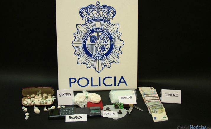 Droga, dinero en metálico y efectos incautados.