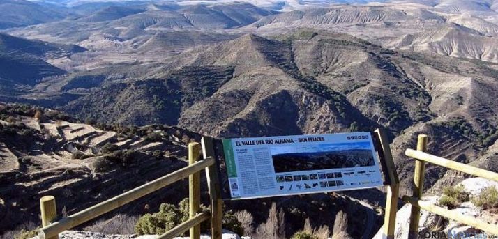 Mirador en el sendero de San Felices.