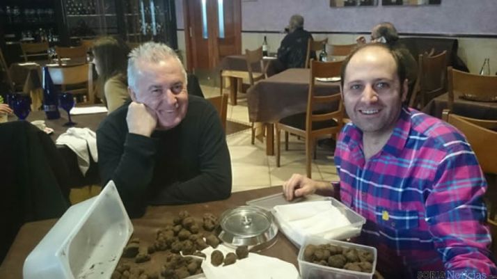 Víctor Manuel y Miguel Ángel con las trufas