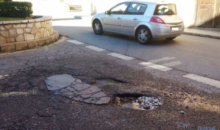 Bache en la calzada, frente a Santo Domingo