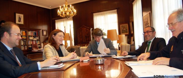 Reunión sobre la construcción de la nueva comisaría