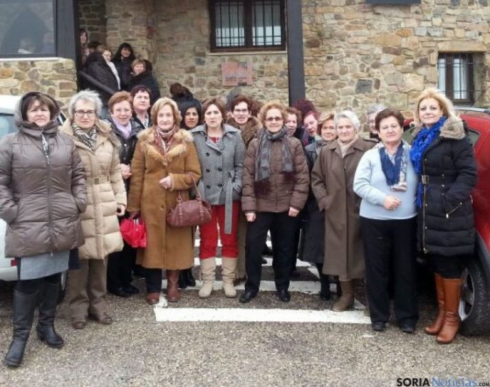 Grupo de mujeres de Tierras Altas con Ascensión Pérez