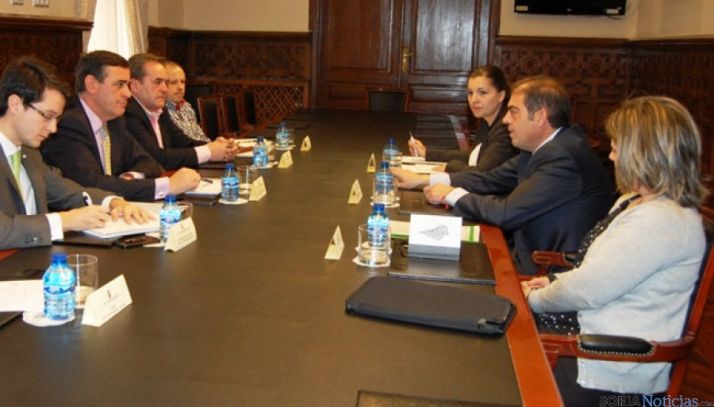 Reunión de la Diputación con responsable de ATA