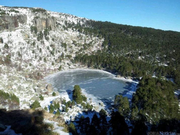 Vista aérea de la Laguna Negra helada/ SN