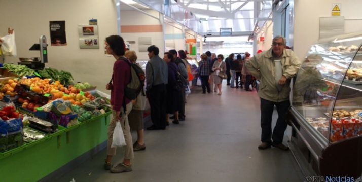 Mercado provisional en la plaza Concepciones.