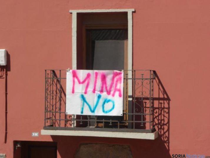 Parcanta en un balcón de una casa de Borobia.