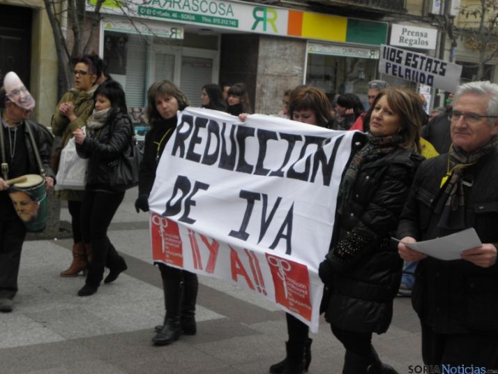 Con la pancarta por El Collado.