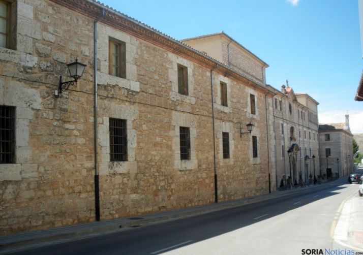 Fachada del seminario diocesano.
