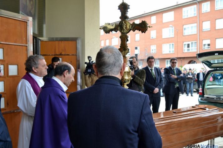 Entrada a la iglesia de Santa Bárbara