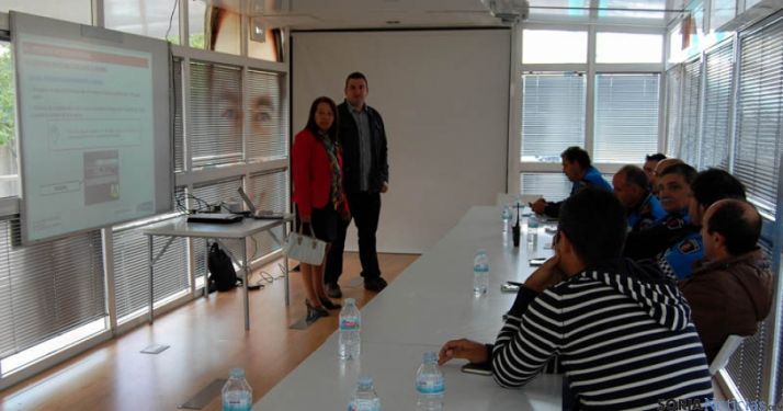 Bomberos y policías, en el centro de formación.