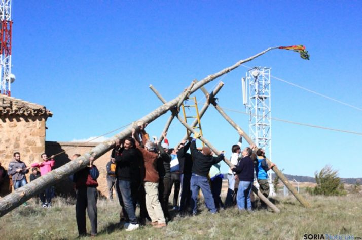Pingada del Mayo en Torlengua