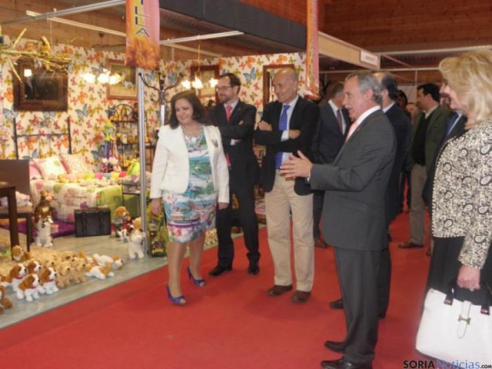 Jiménez recorrió los stands