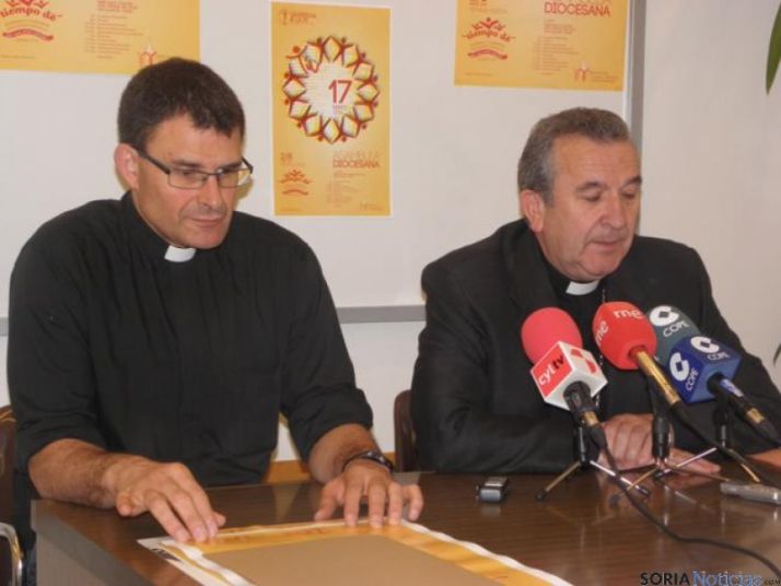 Angel Hernández  y el Obispo, Monseñor Gerardo Melgar