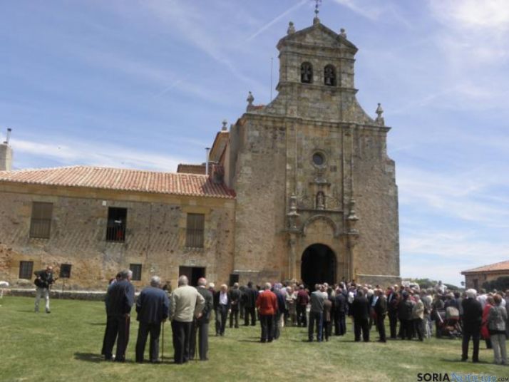 Público congregado frente al Mirón
