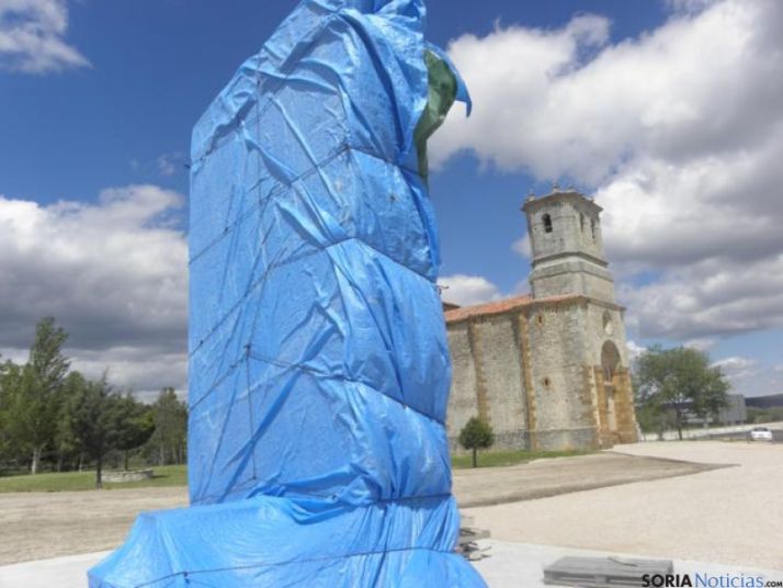 Monolito junto a La Blanca