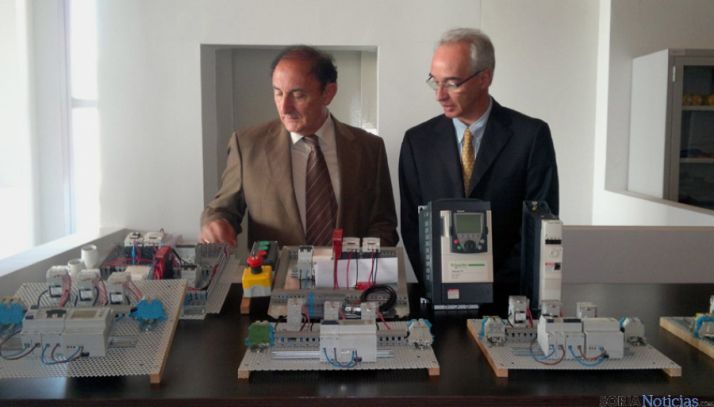 De Miguel (izda.) en la visita al Céder de Lubia. 