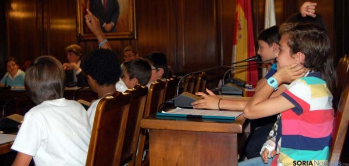 Un momento de la sesión plenaria infantil.