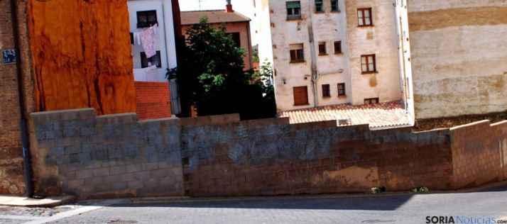 La tapia con la pintada que ha sido ocultada. / SN