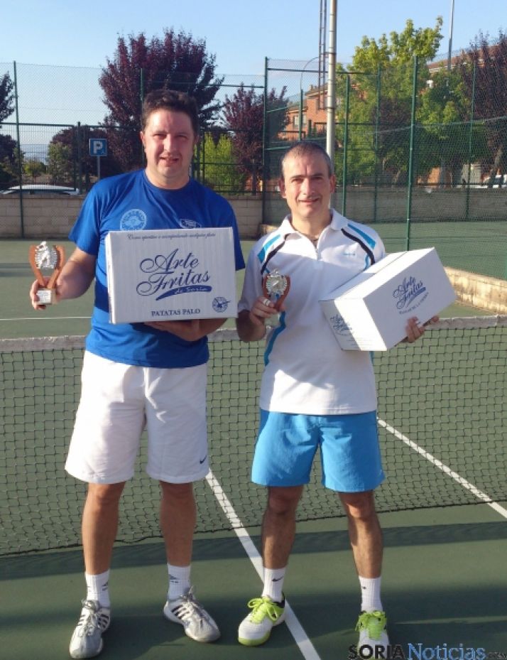 Los distintos ganadores y finalistas del V Artefritas