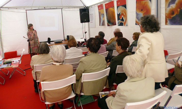 Un momento de la conferencia sobre la Venerable.