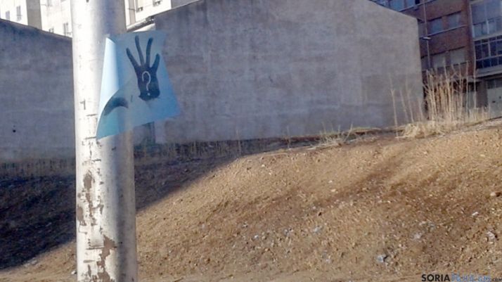 Algunos de los cientos de carteles en Almazán. / JLR