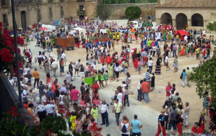 Imágenes de otras ediciones de las Fiestas de la Juventud en Almazán. / Parchís