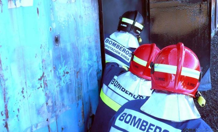 Bomberos voluntarios de la Diputación. / Dip.