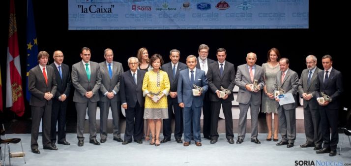 Foto de familia de los premiados.