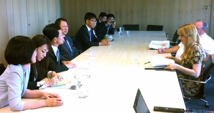 Los coreanos, en su reunión con la ADE./ Jta.