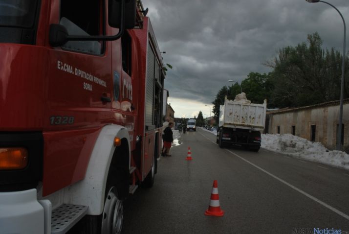El granizo se amontonaba en las calles adnamantinas. / SN