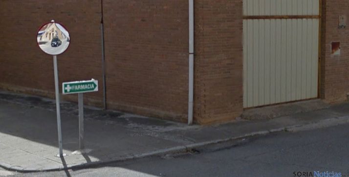 Indicativo que lleva a la farmacia. / GM