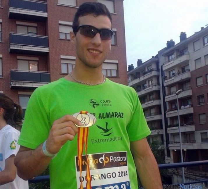 Mario Moure con su medalla de oro. / CAEP