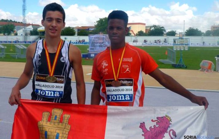 Pineda, (dcha.) junto a l burgalés Casares. 