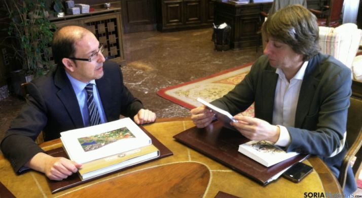 Siscart (izda.) y Mínguez, hoy en el ayuntamiento. / Ayto