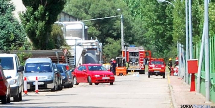Vehículos de los bomberos en el lugar del siniestro. / SN