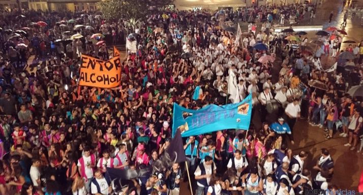 Imágenes del pregón en las fiestas adnamantinas este miércoles. / SN