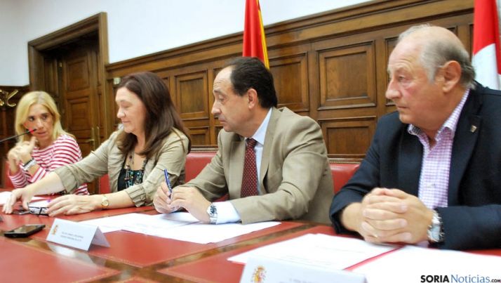 Gil, (dcha.), López, Heredia y Valdenebro, este lunes en la Subdelegación. / SN