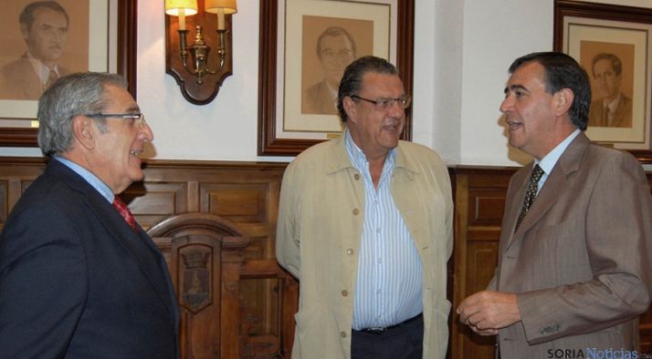 Ligero, (izda.), Carazo y Pardo este jueves en el Palacio Provincial. / Dip