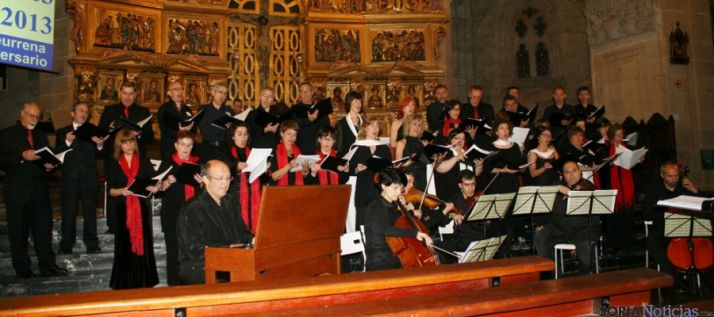 El grupo Algarabel con otros conjuntos. / Ayto.