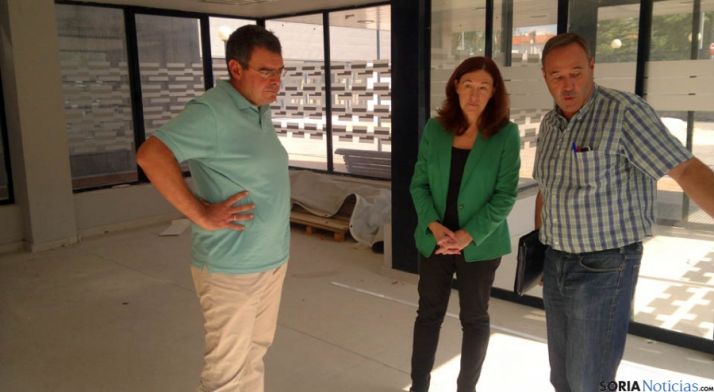 La subdelegada, este miércoles en su visita a las obras. / Subdeleg.