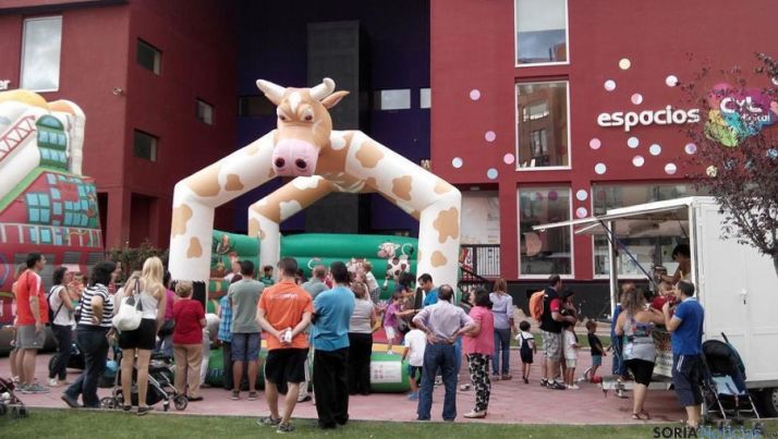 La plaza Infantes de Lara este viernes. / AV Los Pajaritos