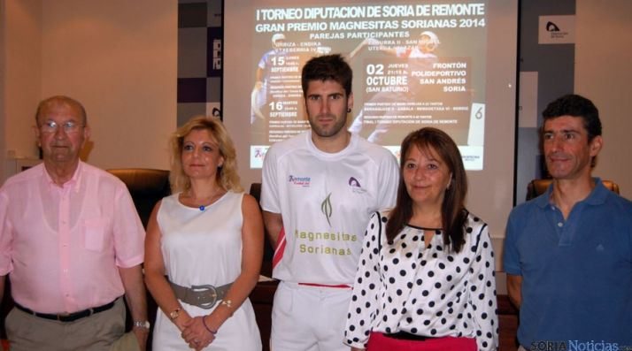 Román Martín (izda), Ascensión Pérez, Julen San Miguel, Jaime Aguirre. / Dip